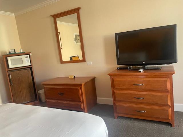 Howard Johnson By Wyndham Ridgecrest, Ca المظهر الخارجي الصورة